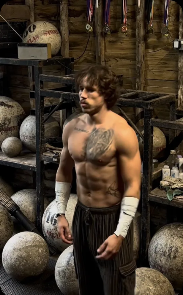 Iestyn Williams between sets in a gym